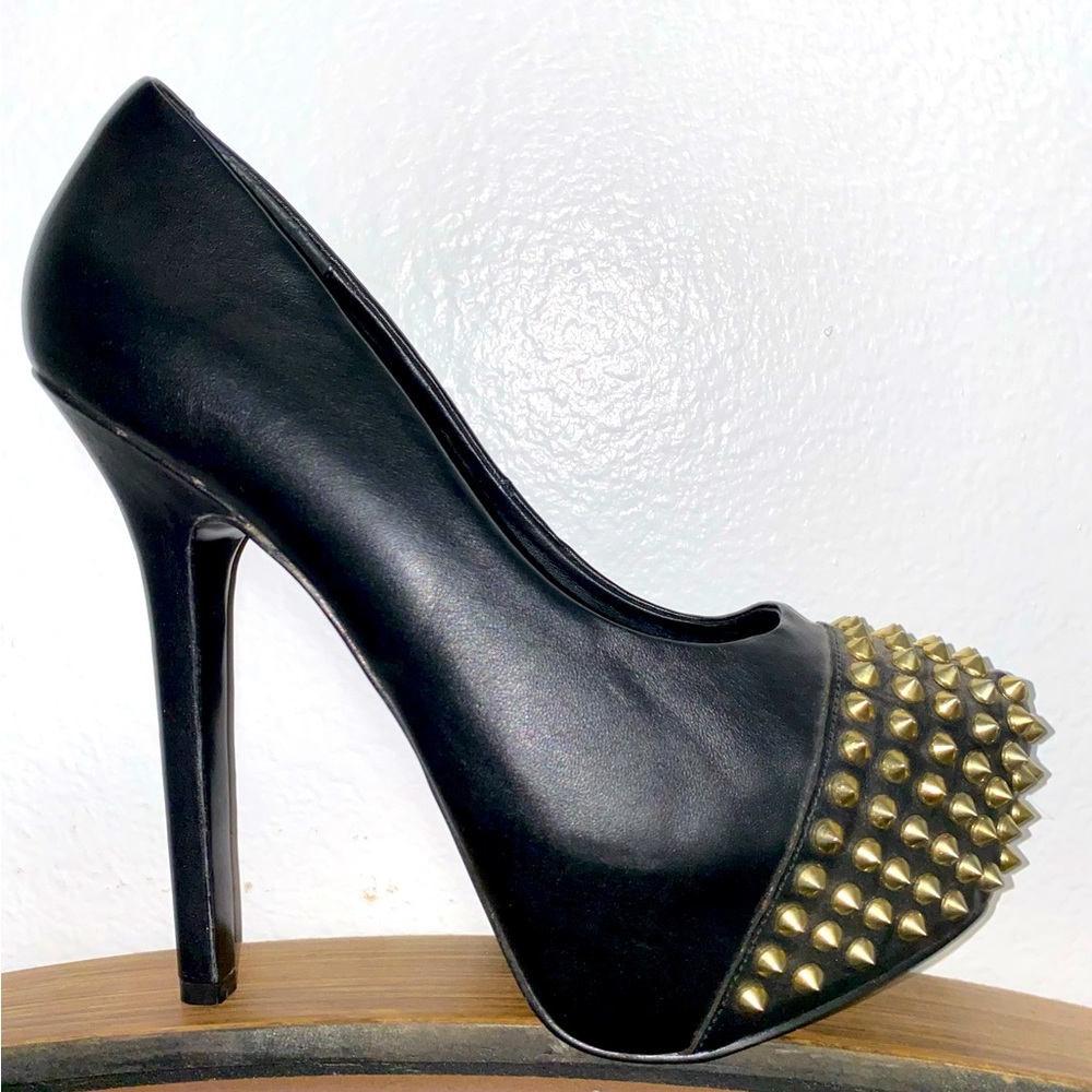 Steve Madden spiked platform heels size 9